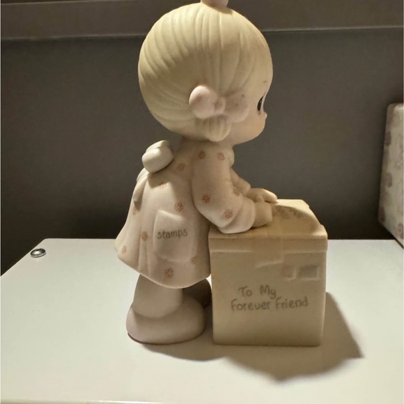 Sharing is universal precious moment figurine - Picture 2 of 4